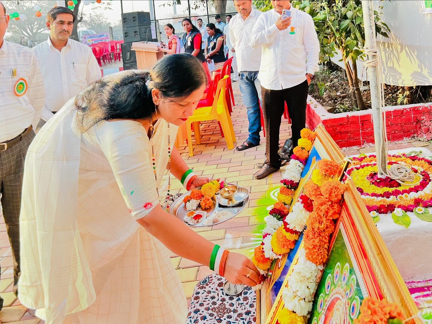 मोशी में स्कूलों और सोसाइटी में जाकर बड़े उत्साह के साथ गणतंत्र दिवस मनाया 